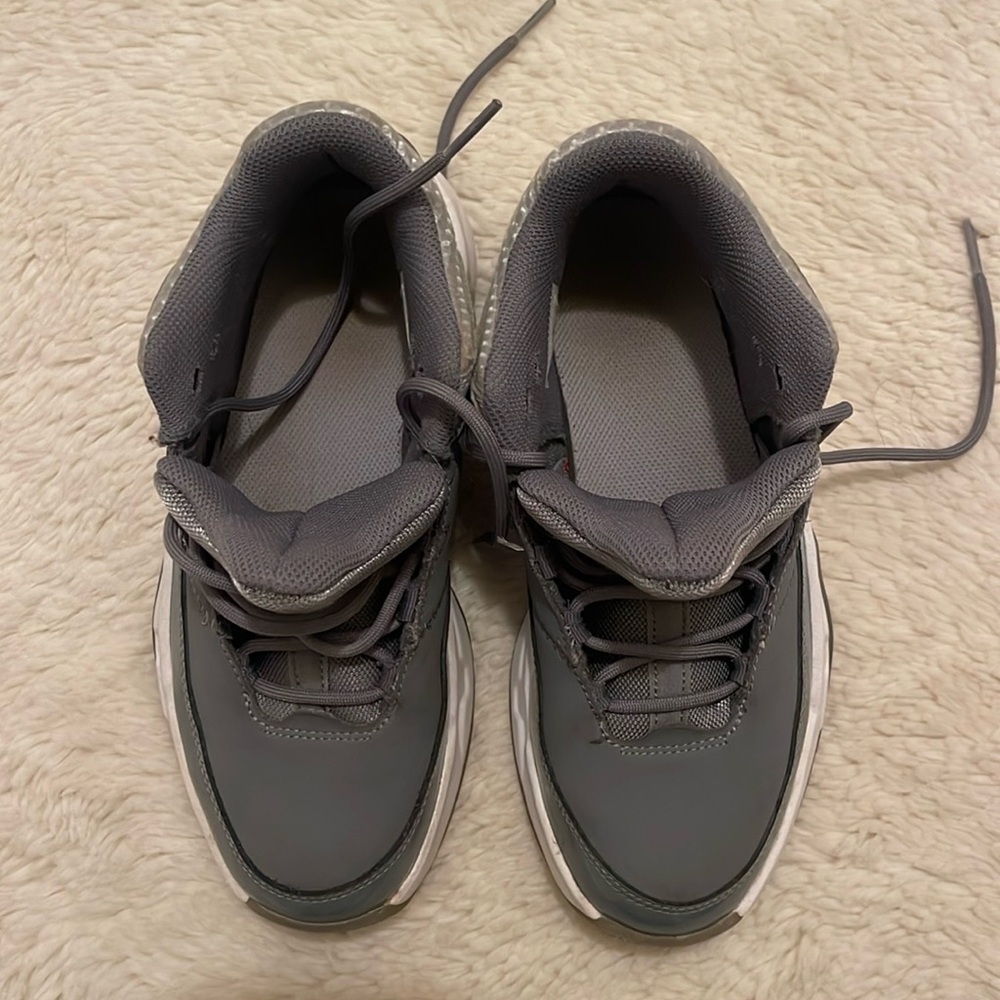 New Jordan Max Aura 3 Boys size 4 Gray - Picture 9 of 11